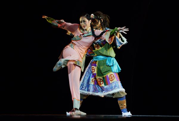 民族舞剧红罂粟尘埃落定在昨晚在锦城艺术宫首演大获成功