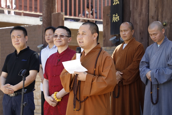 展示祖庭风貌,体现时代价值,在华严寺住持宽昌法师的指导下,刘力农