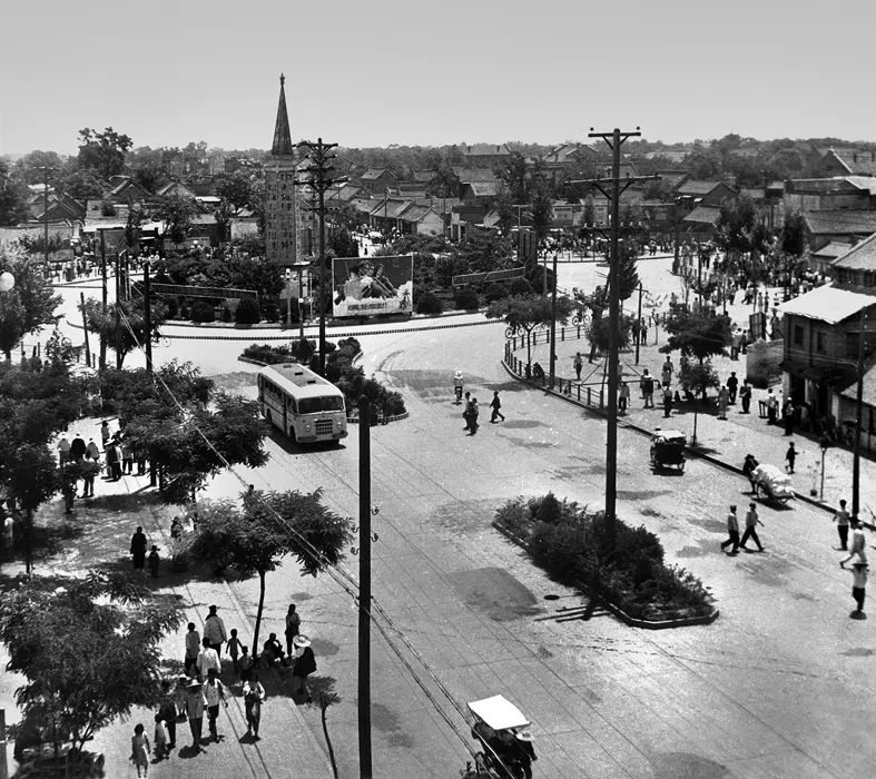 郑州地图从郑州解放到1990年代,郑州市的标志性建筑发生了哪些变化?