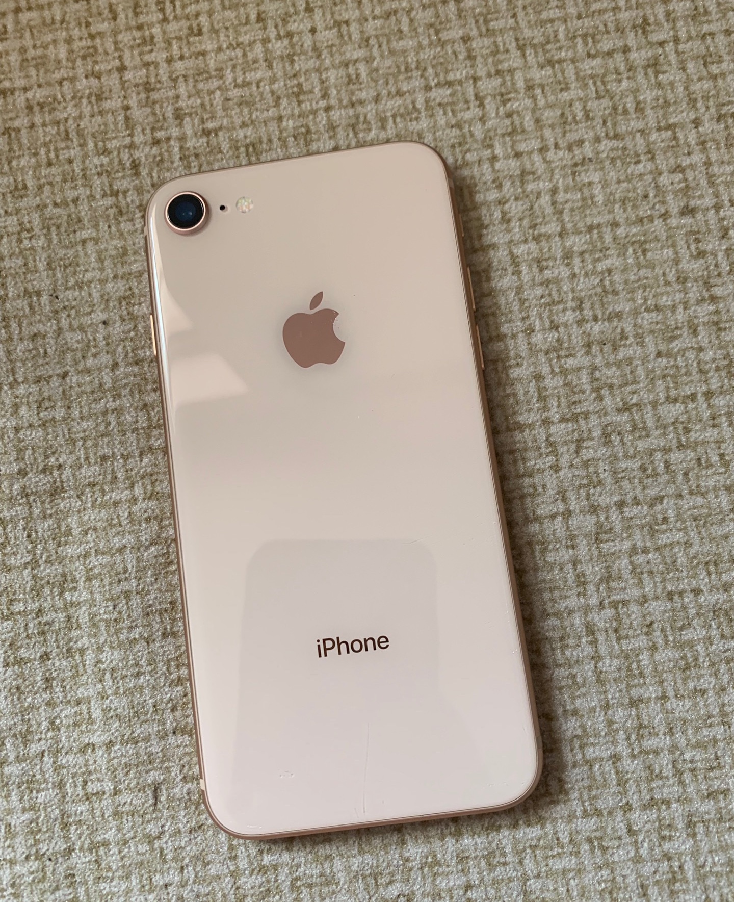 网友花1500买到一台iphone8到手发现赚了