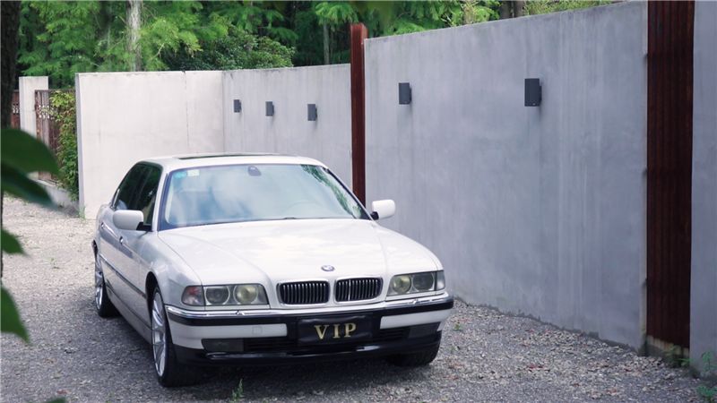 空间更大的7系的需求,全新限量定制豪华车宝马l7在90年代末期华丽诞生