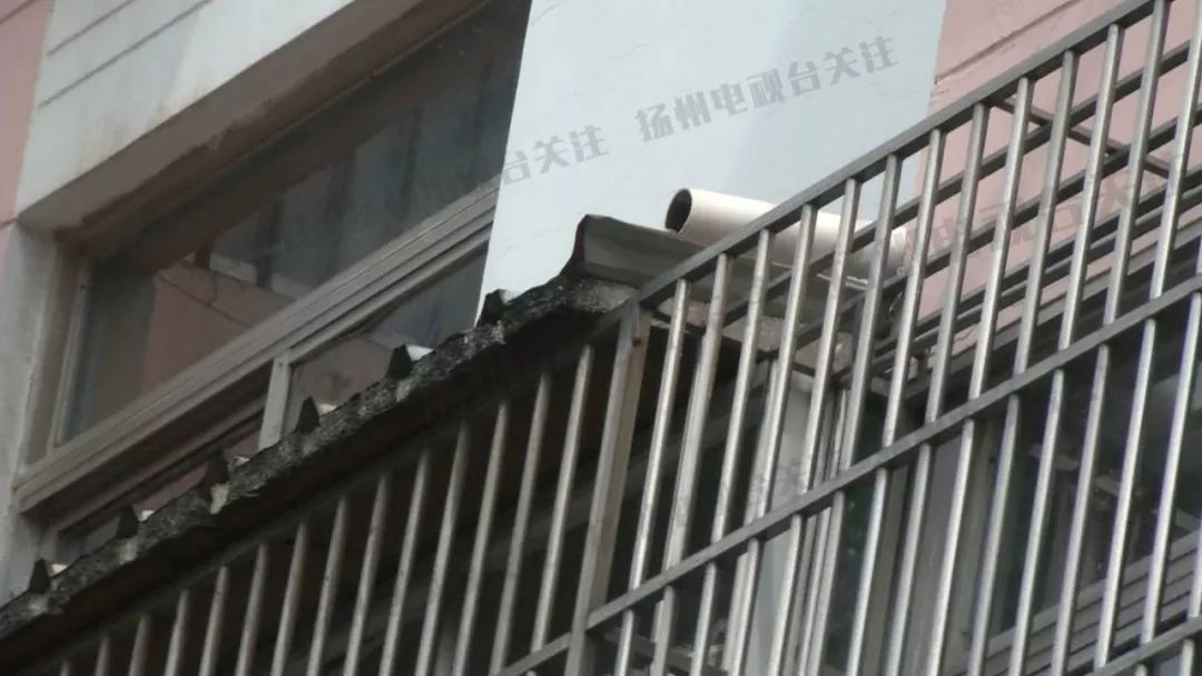 被拦腰截断的下水管