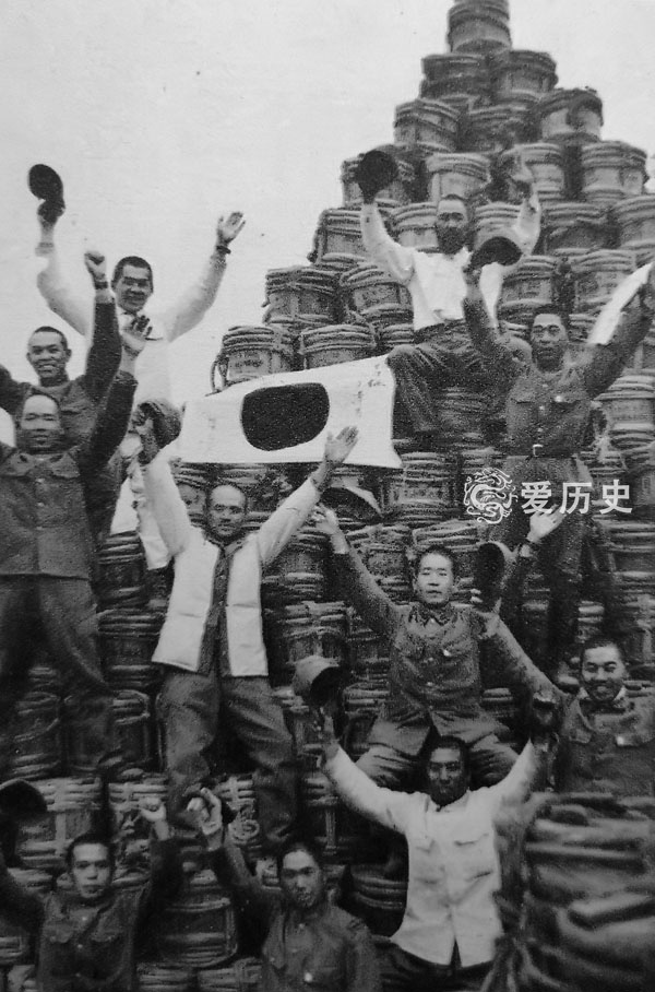 1941年抗戰進入最艱難時南京夫子廟人頭攢動北京城裡歡呼萬歲