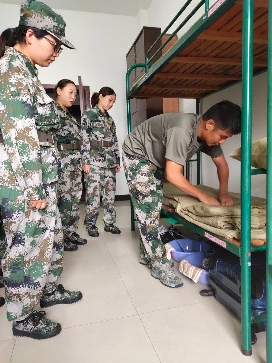 速来围观千鹤女民兵展英姿谁说女子不如男