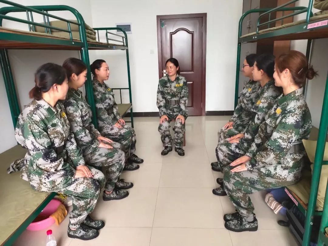 速来围观千鹤女民兵展英姿谁说女子不如男