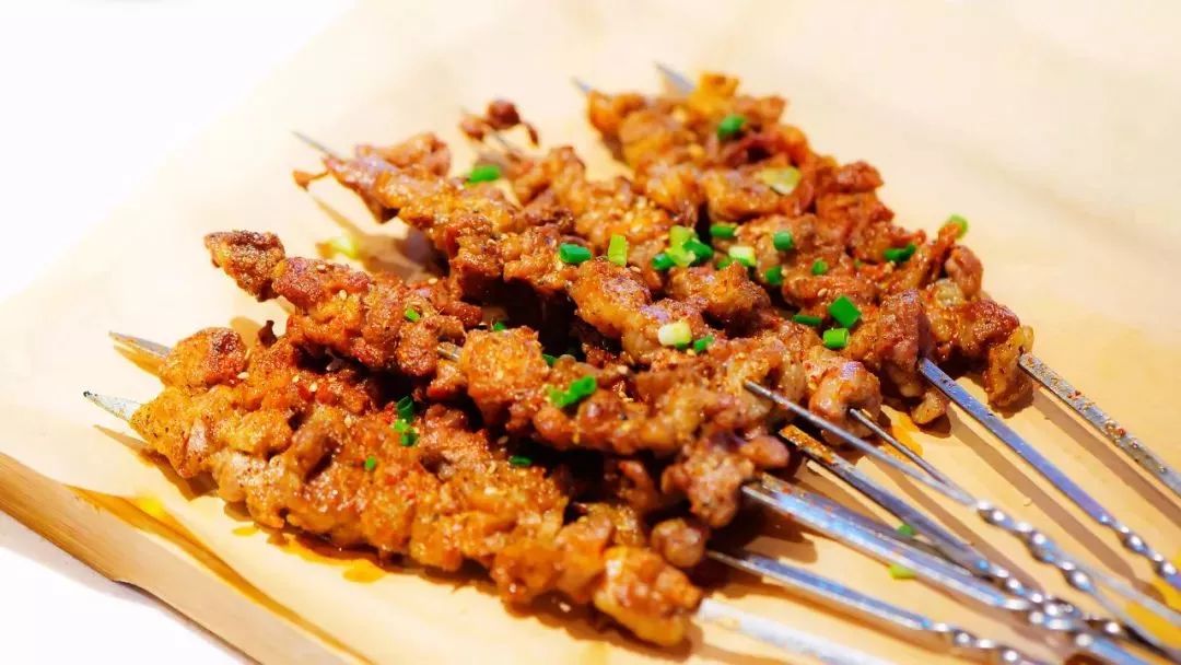 江阴市中心竟然有一家上千平米的烧烤店烤鱼羊排太好吃了