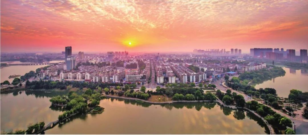 崇文守正 无为有为历史沿革地处皖中,南濒长江,北依巢湖,与铜陵,芜湖
