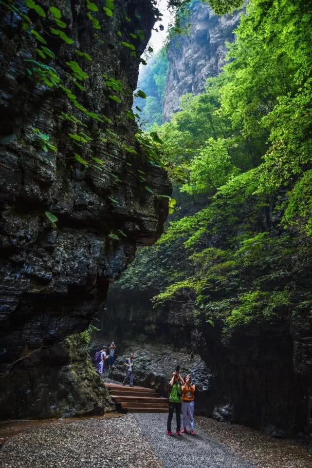 資料圖野三坡是華北著名的避暑旅遊勝地,百里峽盛夏最高氣溫不超過22