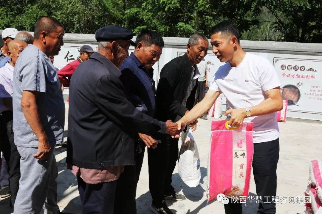 贯彻精准扶贫方针落实企业社会责任陕西华鼎专业集团董事长王俊平深入