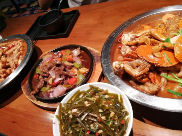 去黄子韬开的餐厅吃饭连前菜看起来都很高档结账时感觉赚到了