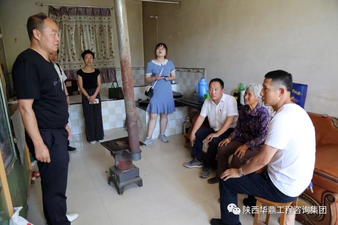 贯彻精准扶贫方针落实企业社会责任陕西华鼎专业集团董事长王俊平深入