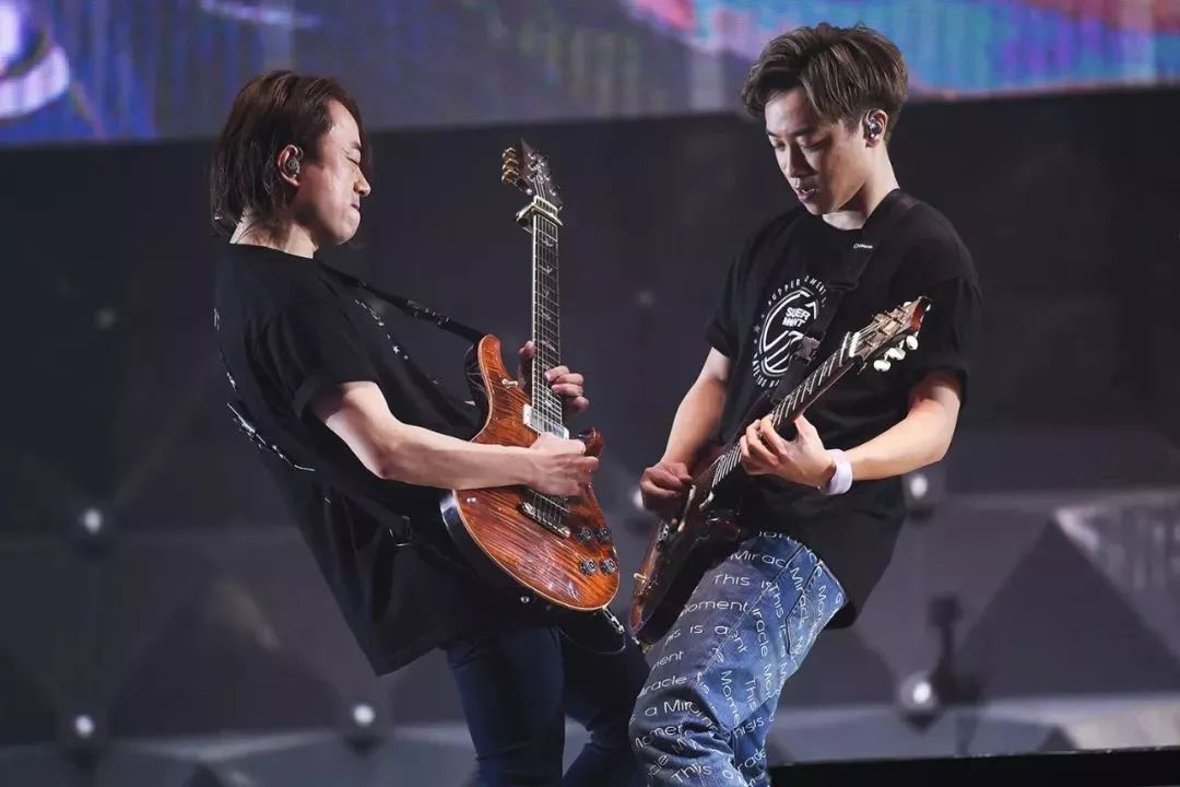 77岭南明珠体育馆来一场湿趴suppermoment演唱会