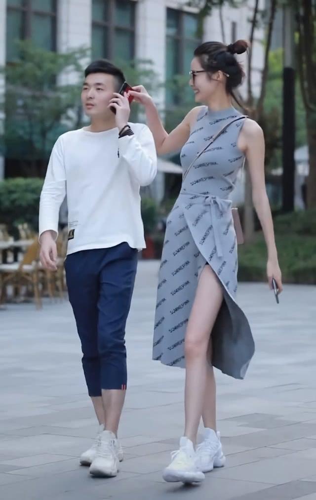 他藏了6cm增高垫还是比女友矮半个头真想给他买高跟鞋