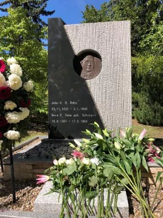 约翰拉贝的墓碑图片