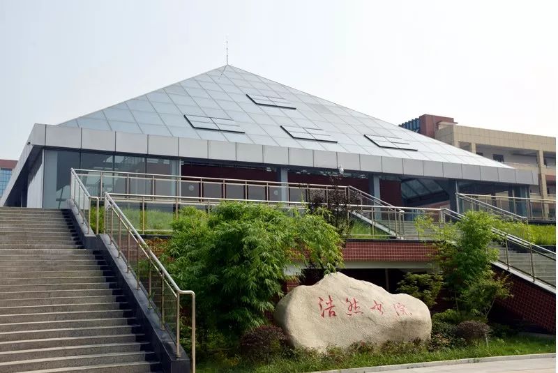 博艺楼(艺术楼)惟真楼(实验楼)至善楼(教学楼)弘毅楼(教学楼)润德楼