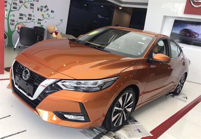 2020款日产轩逸到店轴距超2米7比思域大配cvt油耗64l