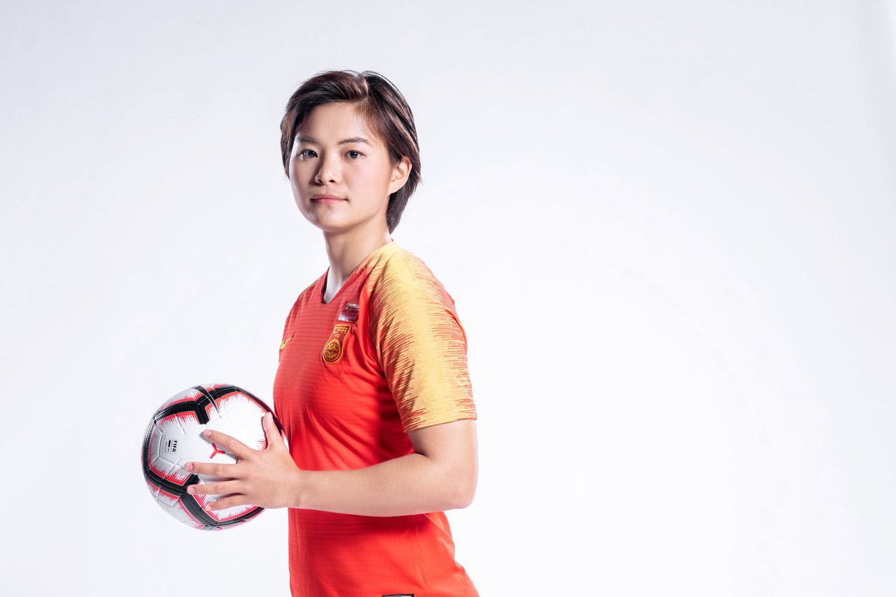 王霜与巴黎女足解约完成提前1年回国备战奥运巴黎官方送祝福