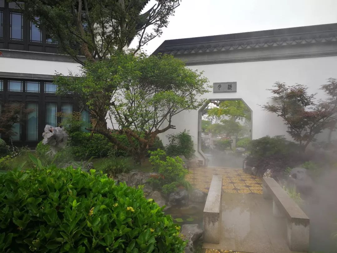 在颐景园·江南院中,集萃各大古典私家园林之"桥"的精粹,创造了独特的