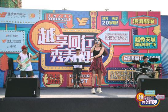 活动现场邀请到快乐女声黄小幺领衔主唱的jinx乐队为驻场嘉宾,黄小幺