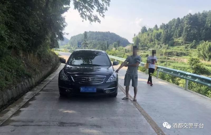 仁怀一男子持假证开车被交警逮个正着