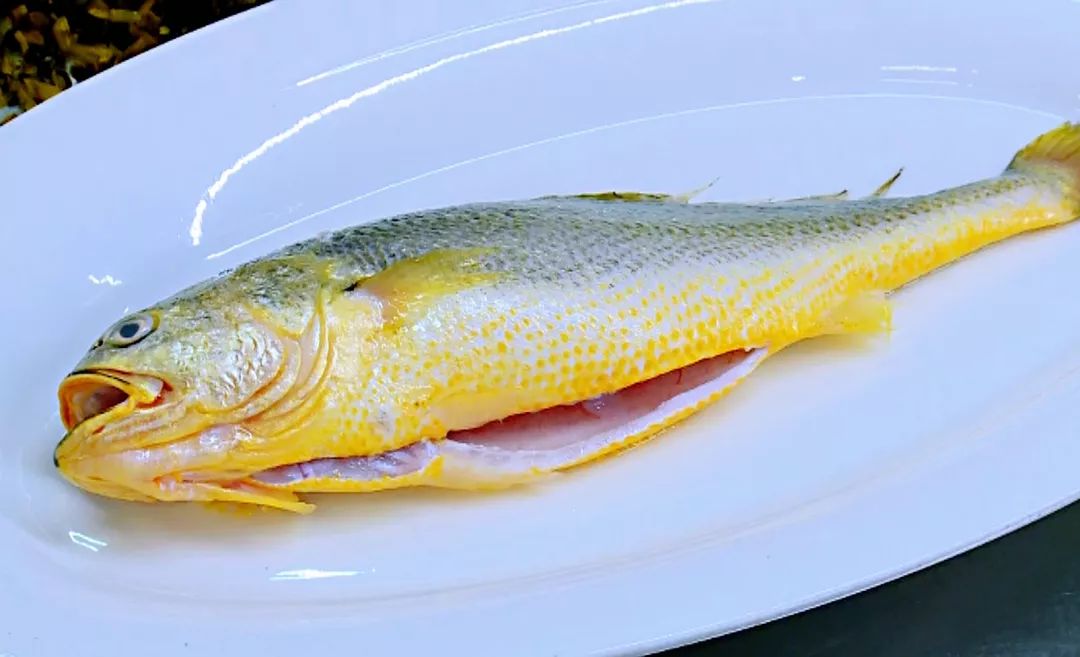 两者互相融合,相得益彰雪菜衬托出黄鱼的鲜嫩雪菜 黄鱼美食推荐一
