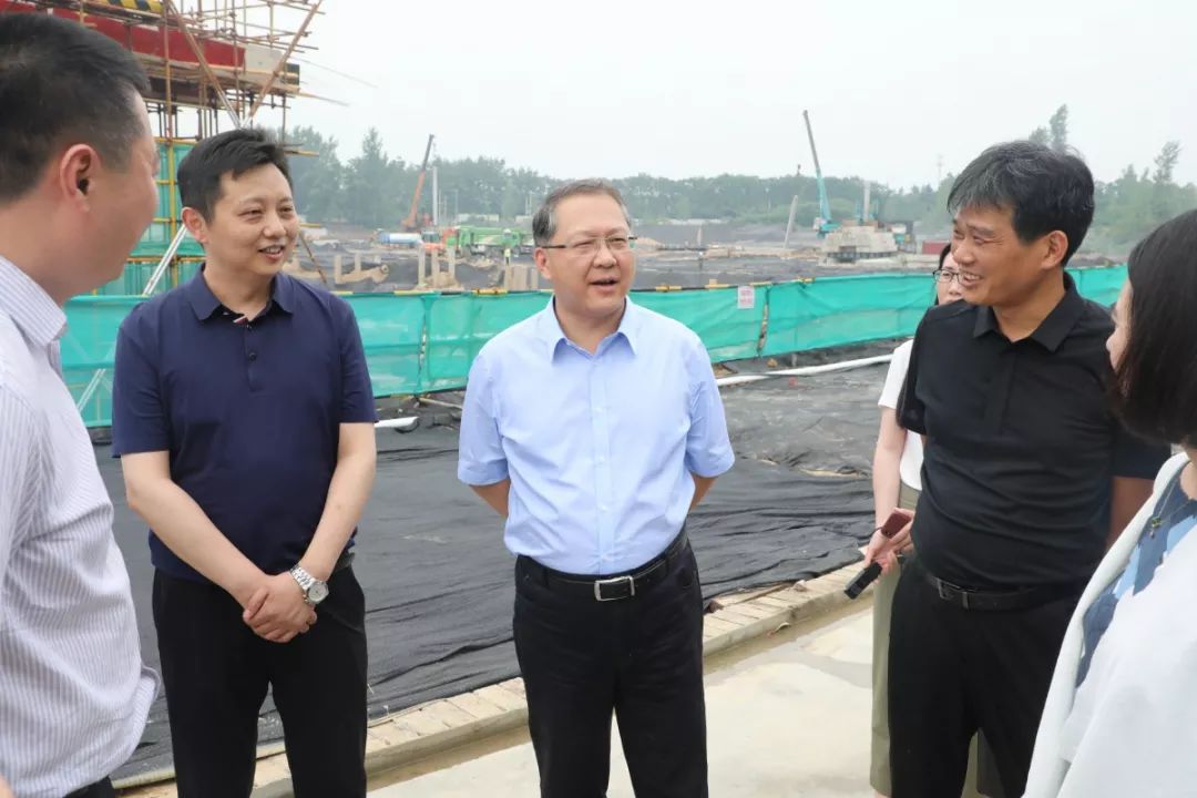 朱明泉在调研新城区和经开区建设时,强调了这些