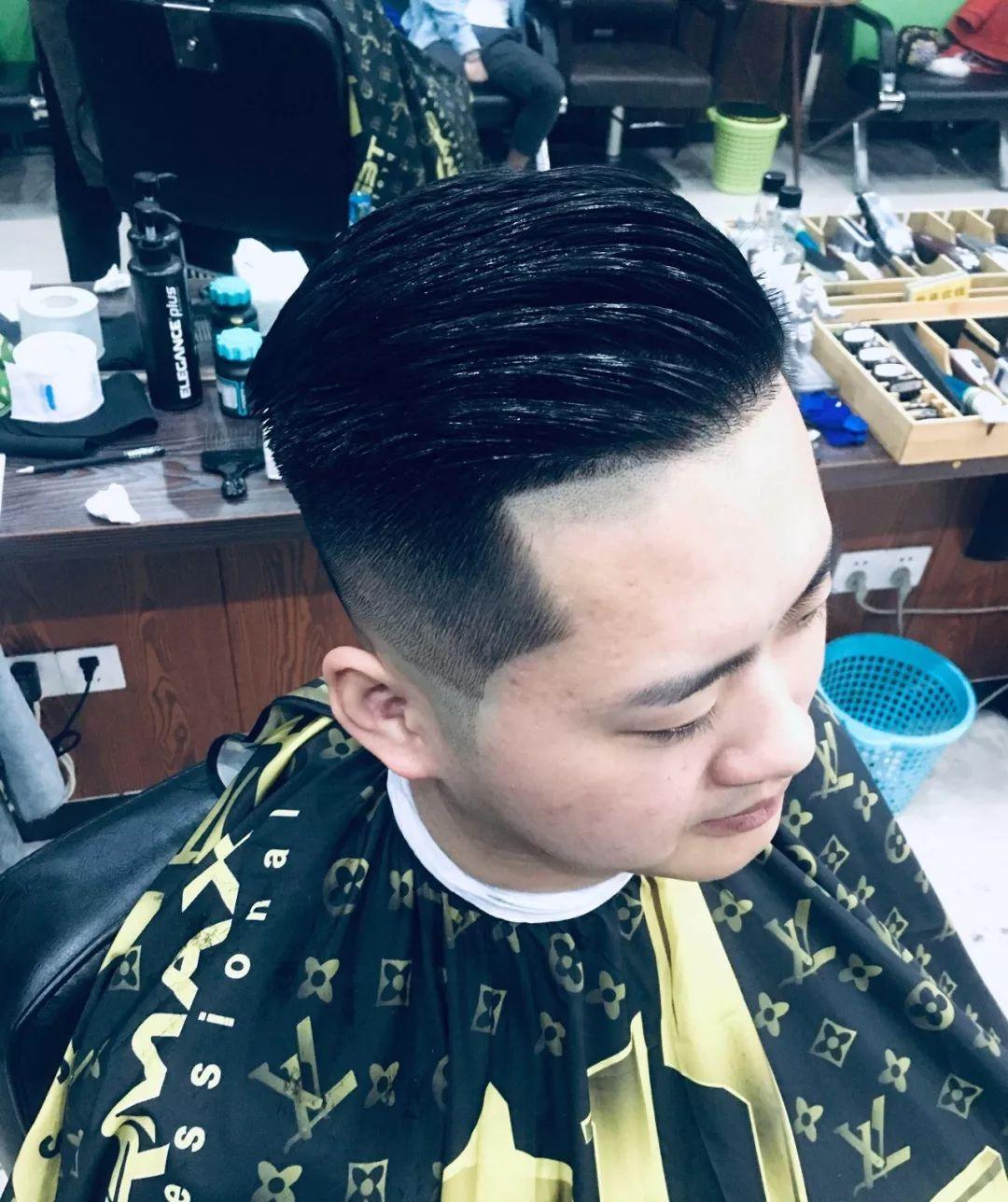 2019清爽帅气的男生发型推荐