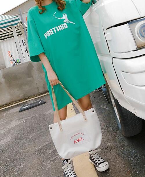 长t恤 平底鞋平底鞋是最日常的鞋子,和t恤也是一种风格,显得有随性的