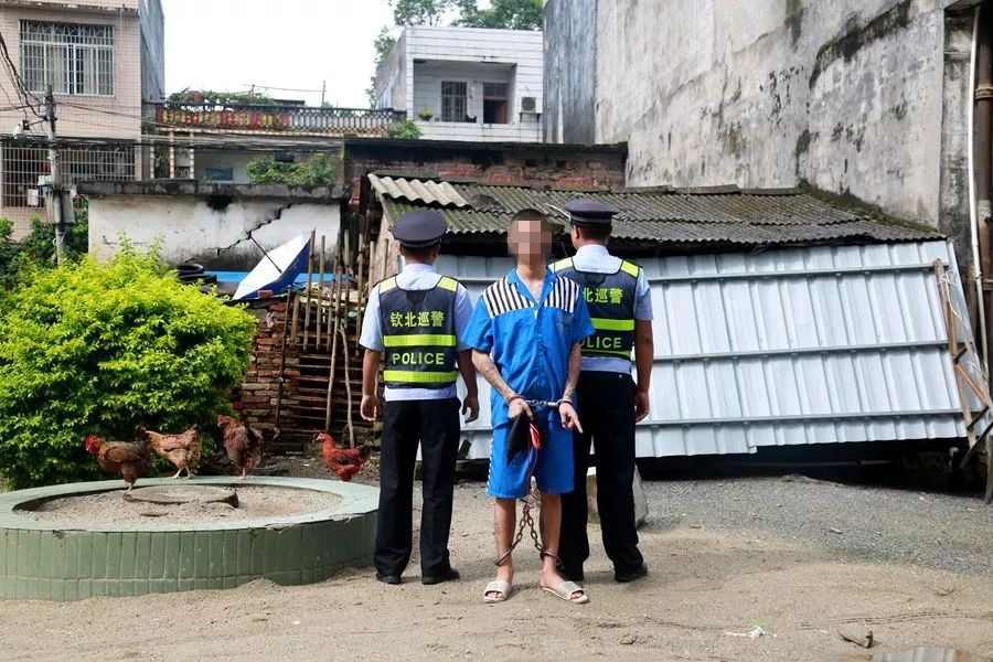 大场面乡镇敲诈勒索上百名货车司机的涉恶团伙被端押解现场震撼人心