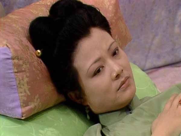 贾母知道了,即使不便干涉,也不可能再像从前一样信任秦氏"重孙媳中第