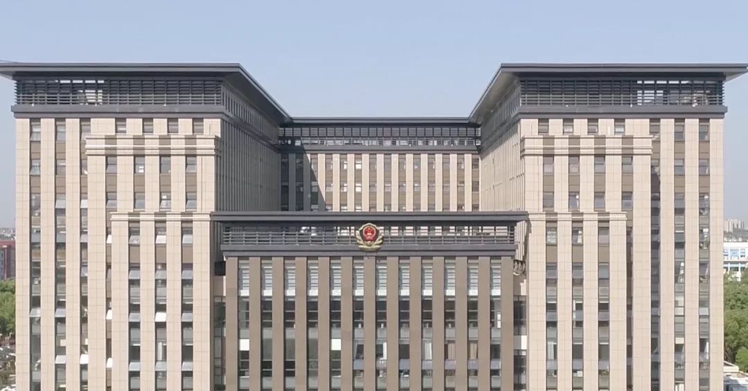 震撼上海松江公安三百多组家庭共同唱响我和我的祖国