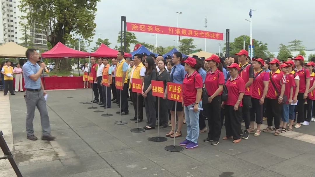 縣委副書記,政法委書記週四安,副縣長,公安局長鄒運章出席活動,縣公安