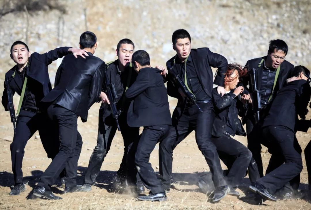 一个富豪明星保镖的两张面孔