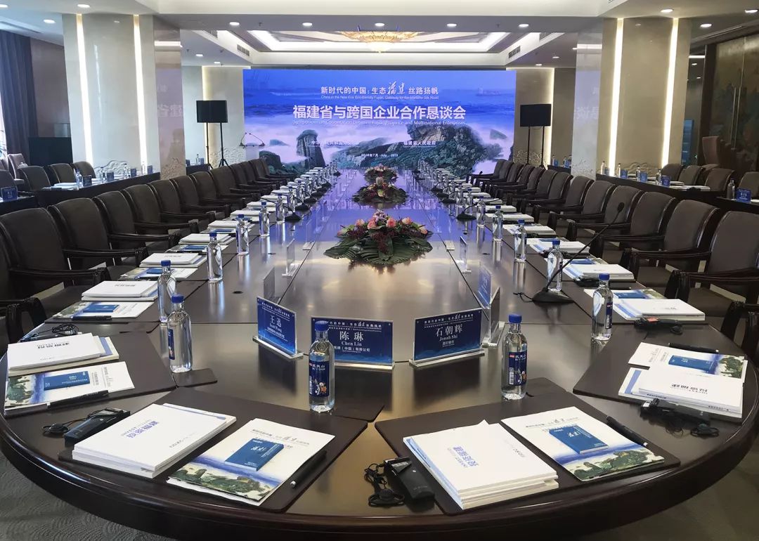 清新福建全球推荐武夷山矿泉水亮相福建全球推荐活动助力会议圆满进行