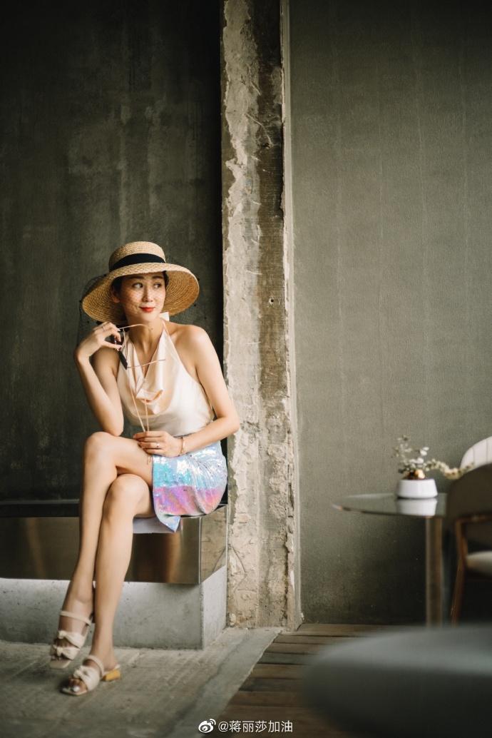 原创五年生四胎蒋丽莎身材a爆,一身200块穿出大牌气场