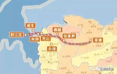快报预留时速250公里黔张常铁路龙山段220千伏配电线路正式放线
