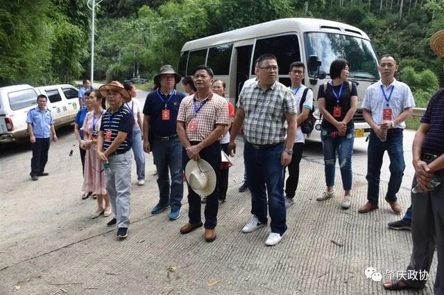 7月4日,怀集县政协副主席何振兵率县政协党群委员会一组委员,对本县