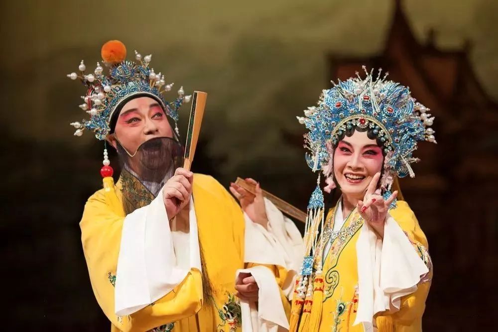 后来因袭相传,便将戏曲行业的从业者都称为"梨园弟子",拜唐玄宗李隆基