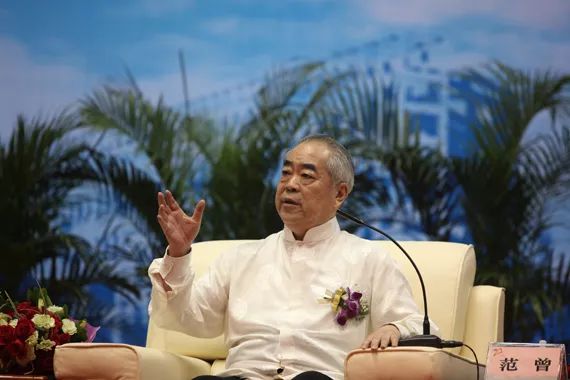 在我校20周年校庆的讲坛上,朱经武院士围绕"科学·艺术·人生"这一