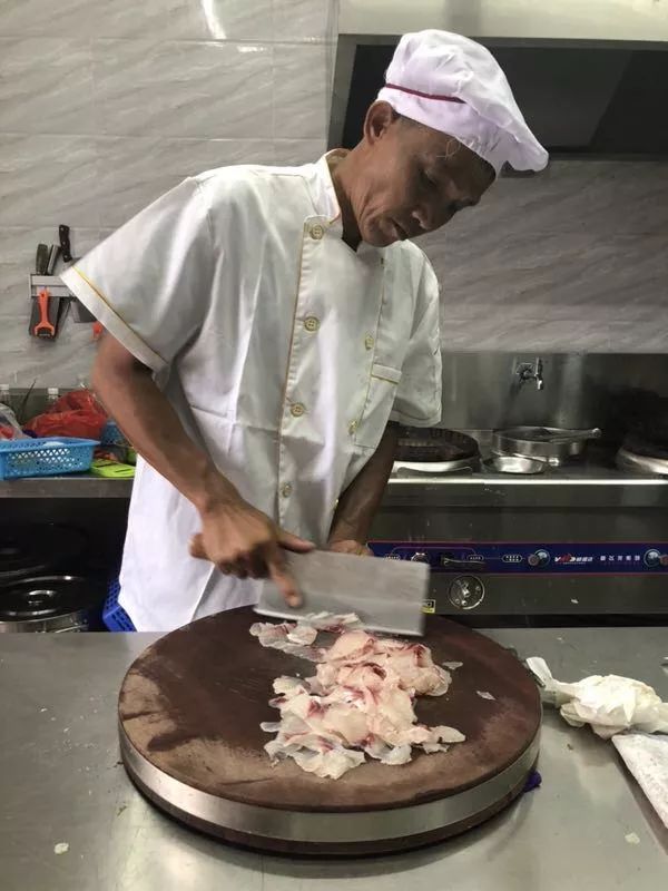 舌尖上的武鸣灵马鲶鱼八宝鱼生揭秘制作过程武鸣云