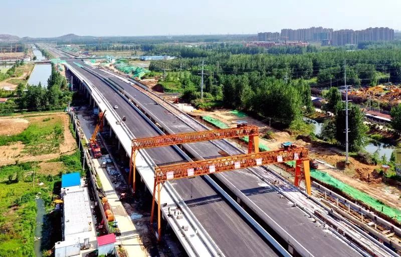 在这里两条黄金走廊汇成崭新十字枢纽