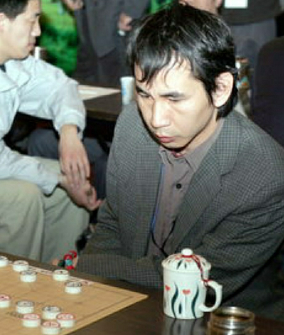 中国象棋:棋坛巨匠不容小觑,时光流逝怎堪遗忘 _李义庭