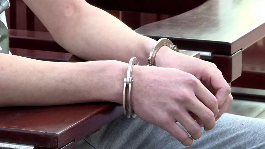 河源男子竟把黑社会老大作为偶像结果却进了牢房