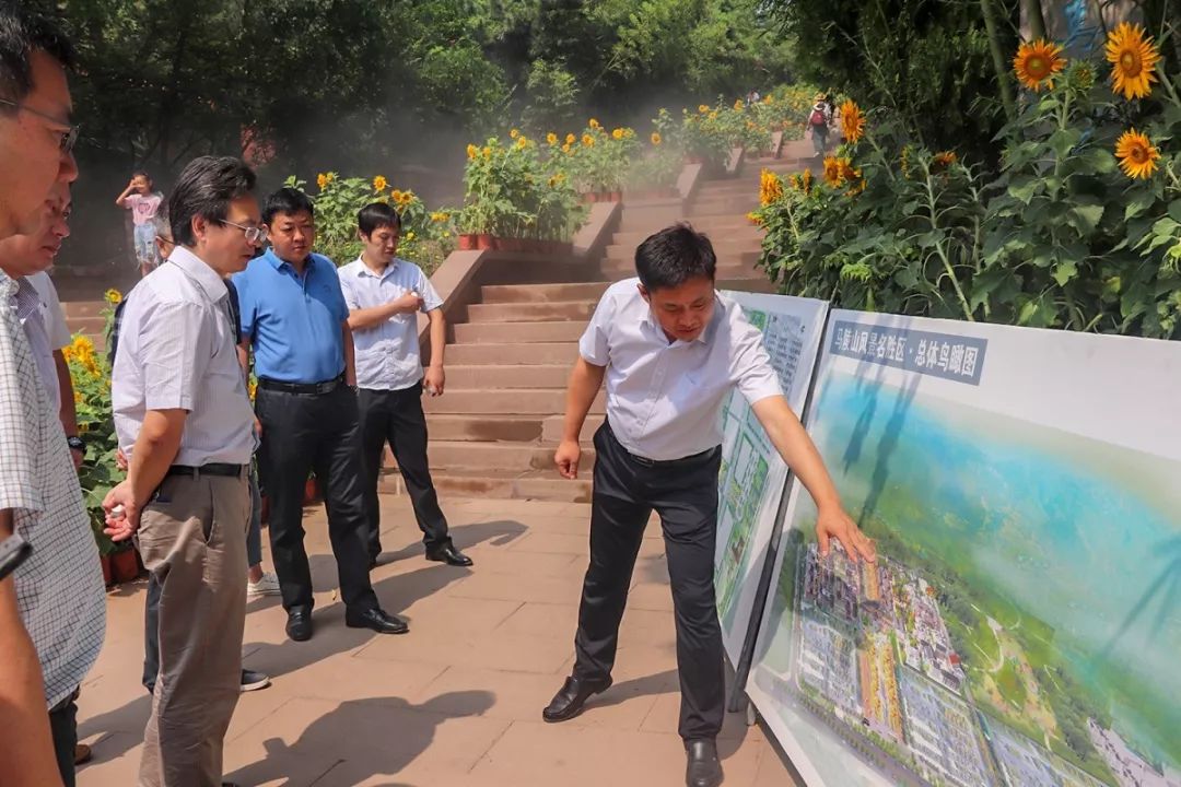 马陵山风景名胜区管理处处长,马陵山镇党委书记徐强向省文投集团介绍