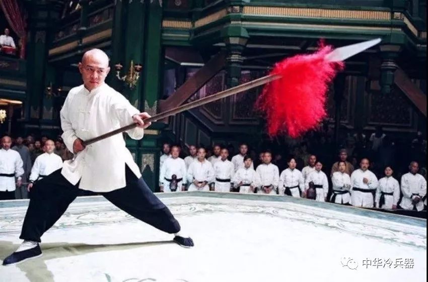 古代骑兵在高速冲杀一枪刺进敌人身体后长枪是如何拔出来的