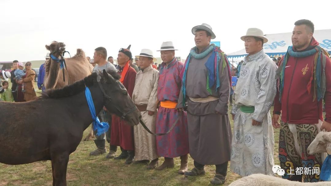 正蓝旗圣山乌和尔沁敖包祭祀