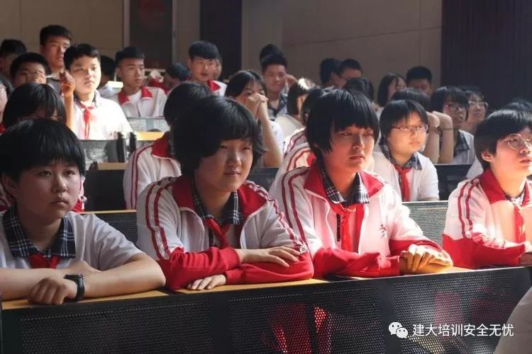 为暑期保驾护航历城区唐王中学暑期安全教育专题会议顺利