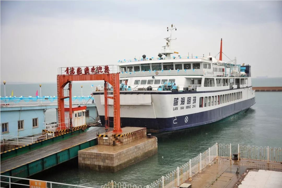 海览城"海上航线主要由青岛旅游集团旗下的"蓝海明珠"号游船参与运营