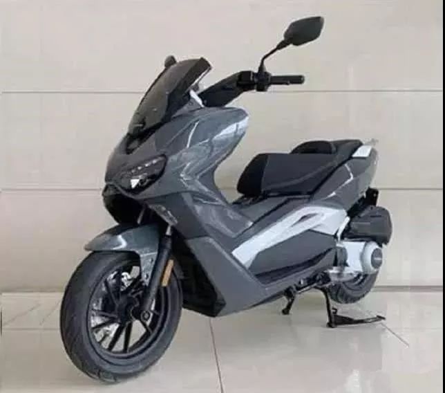 龙嘉全新300cc踏板曝光外形酷似nmax采用阿普利亚sr300的发动机