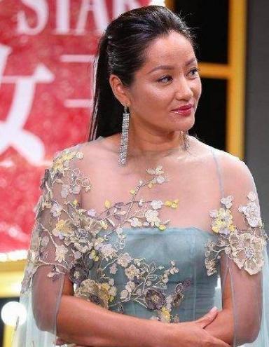 有话好好说里洋气的安红本可以代替巩俐48岁却活成大妈